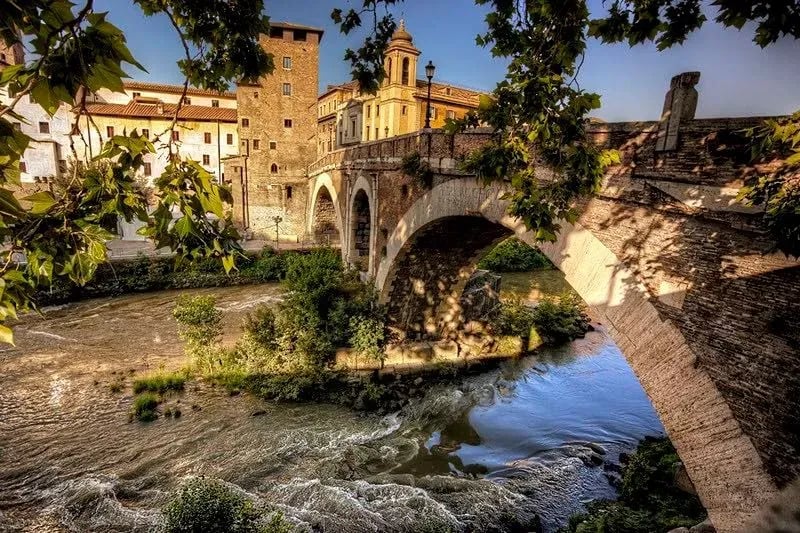 Ponte-Fabricio.-Photo-credit-Giuseppe-Moscato