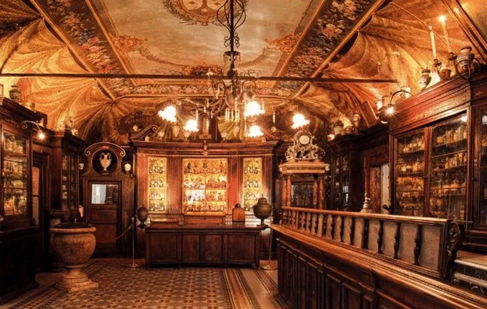 Antica-Farmarcia-Santa-Maria-della-Scala