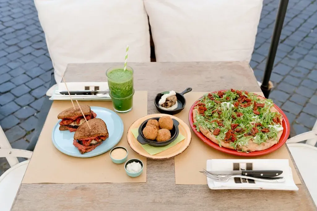 Buddy-veggie-restaurant-bar16