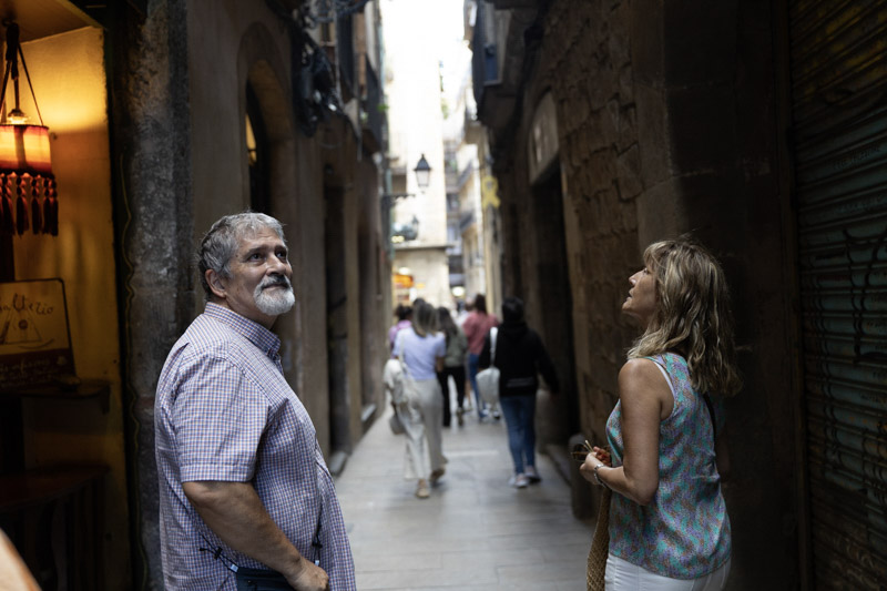 An older couple on a walking tour of Barcelona