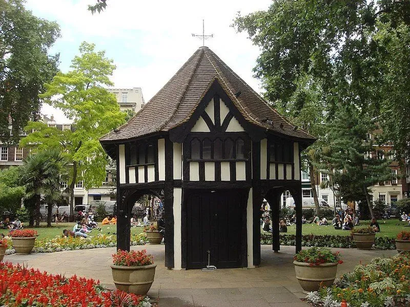 Gardeners_hut_Soho_Square_032
