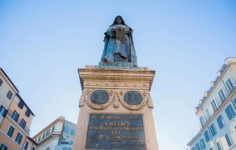 Giordano-Bruno-statue-in-Campo-de-Fiori
