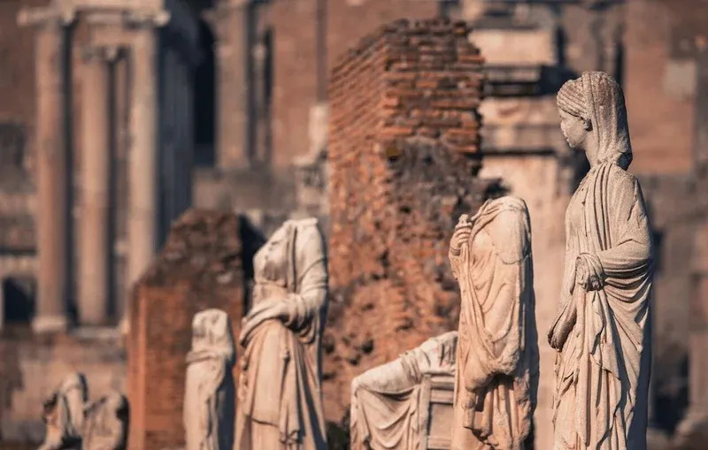 House-of-the-Vestals-Statues