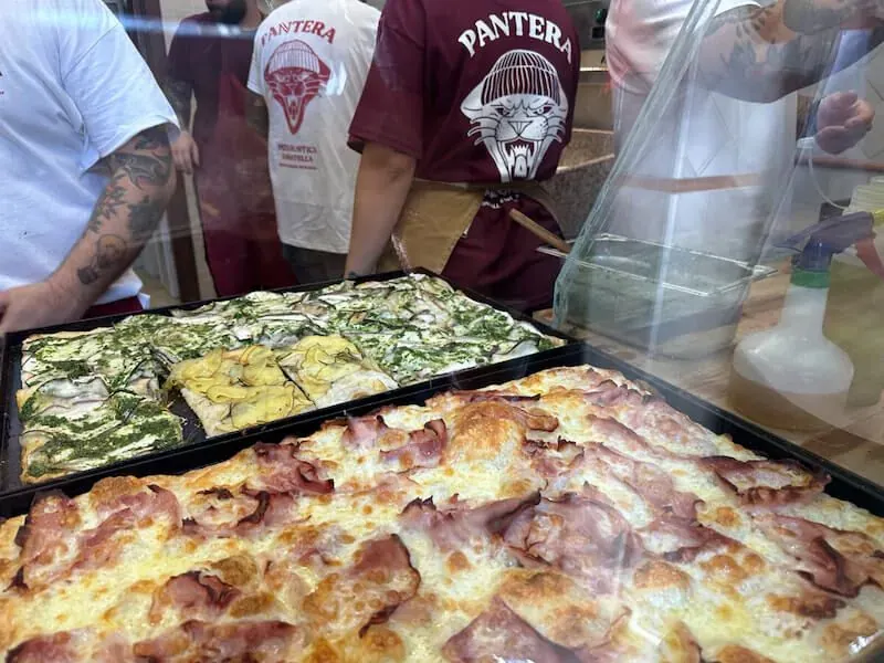 bancone-di-Pantera-il-giorno-dell-inaugurazione-a-Garbatella