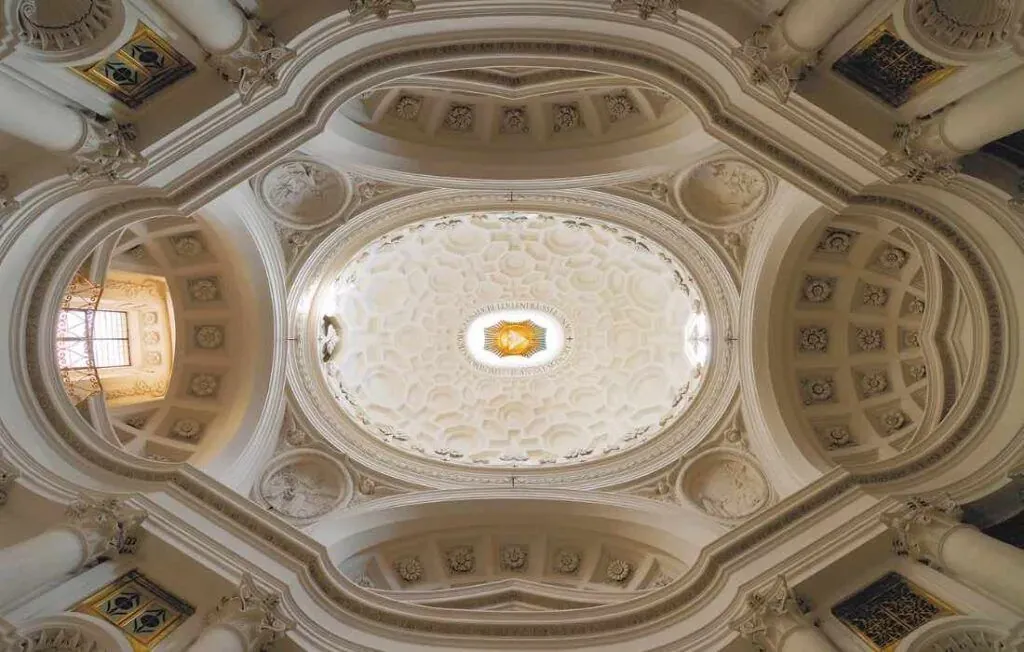 Inside-of-San-Carlo-alle-Quattro-Fontane