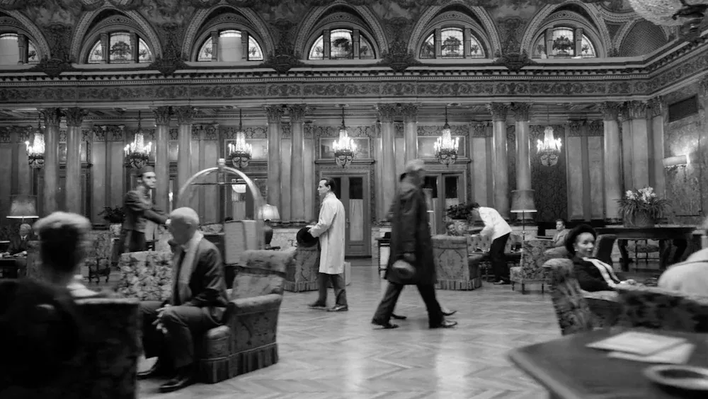 Lobby-of-the-hotel-in-Rome