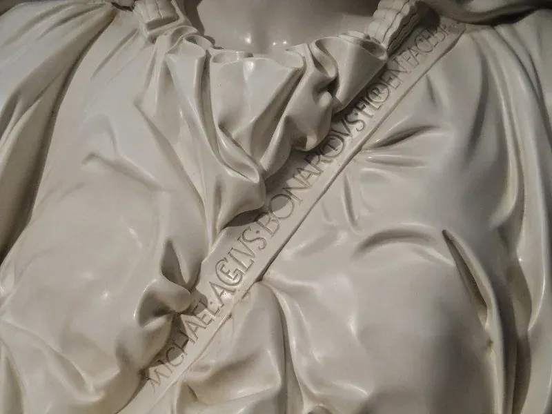 Michelangelo-signature-on-the-Pietà