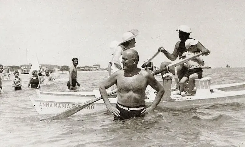 Mussolini at Riccione for Ferragosto (1930)