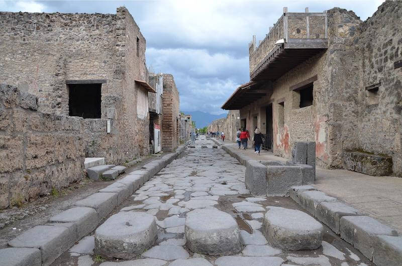 Raised stepping stones in Pompeii