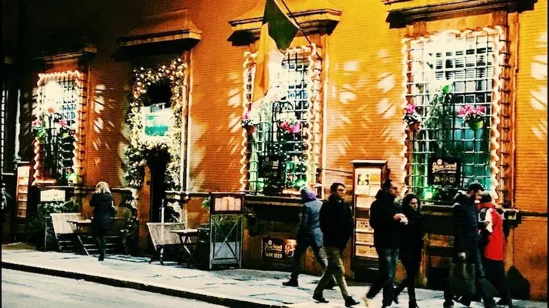 Scholars-Lounge-outside