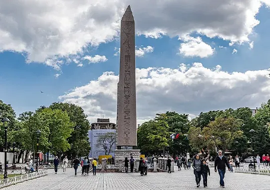 Sultanahmet_Square_Obelisk_of_Theodosius_Istanbul