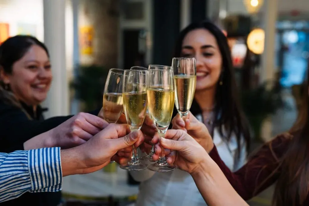 Rome tipsy tour wine tasting experience with local bars and Italian drinks