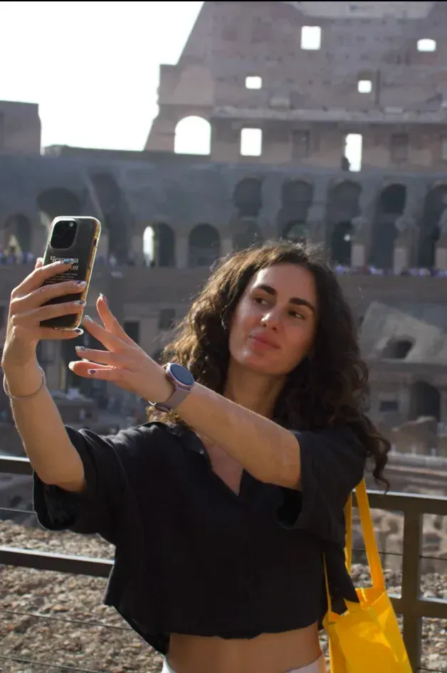 Client taking a selfie against the arena on our guided Colosseum tour