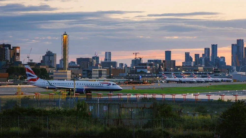 British Airways flight landing into London City Airport
