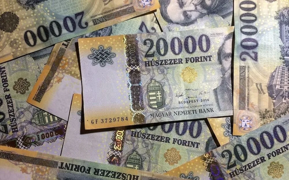 money-3113653_1280-Cropped