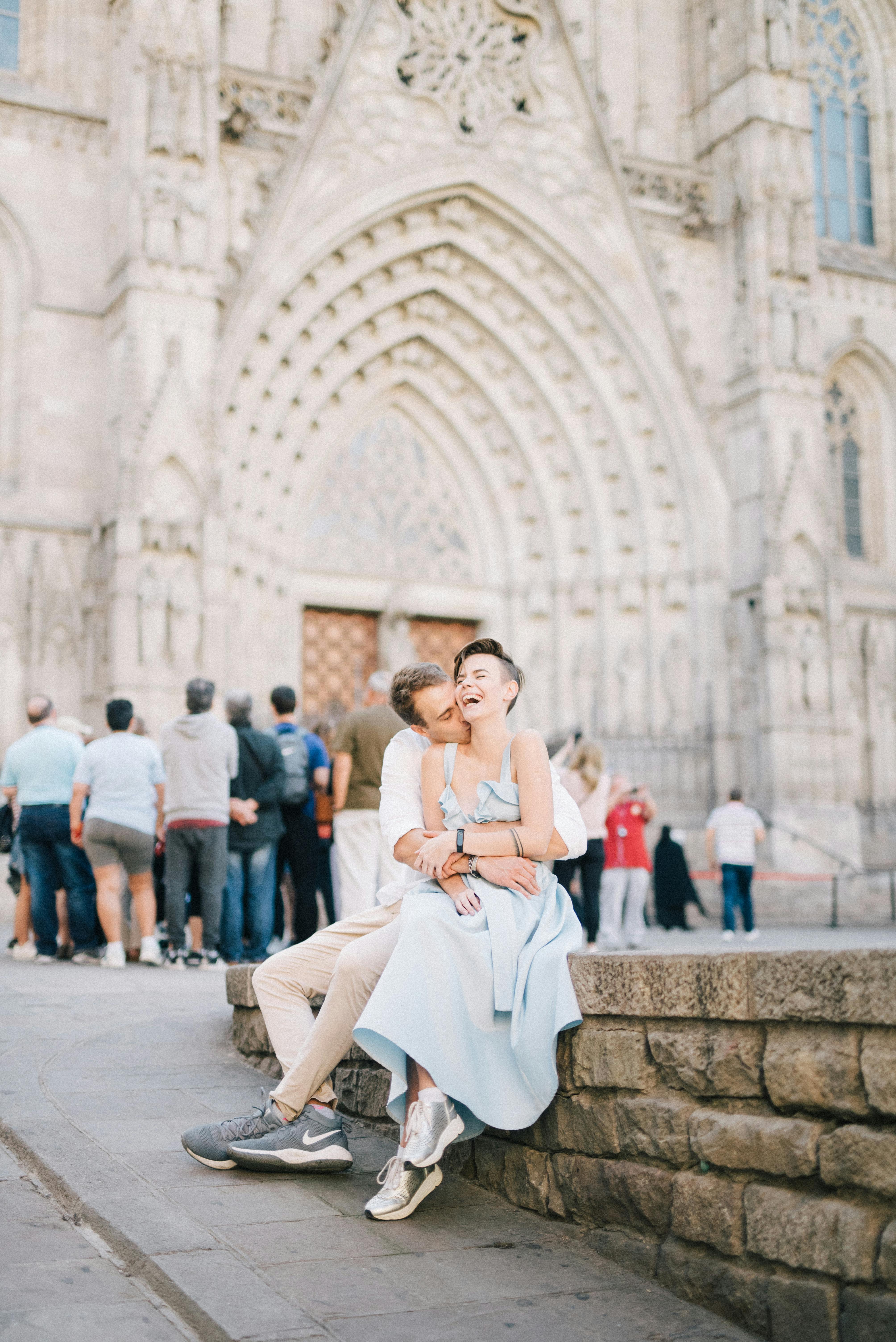 Couple being romantic in front of the Barcelona Cathedral