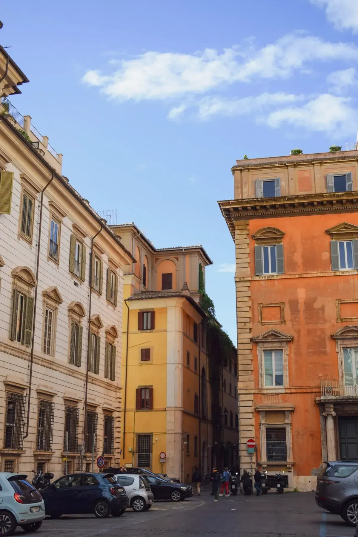 Visitors at the iconic Fontana di Trevi fountain during Rome walking tour